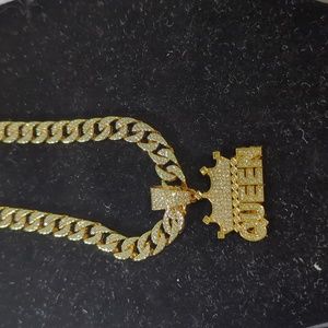 Queen necklace